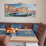 Sunny Apartment *